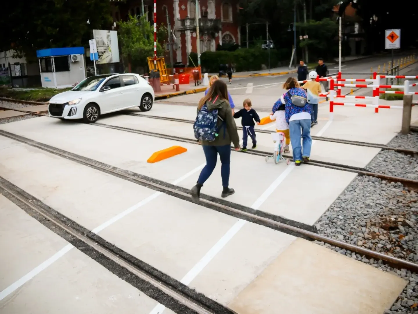 373010efdf775e5fadea07b4cac0e70e_MD5